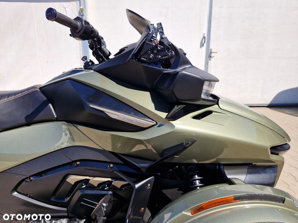 Can-Am Spyder - 32