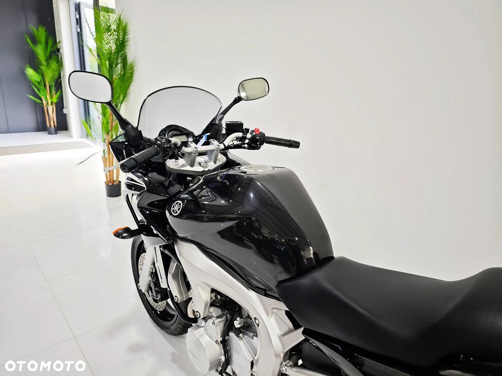 Yamaha FZ - 19