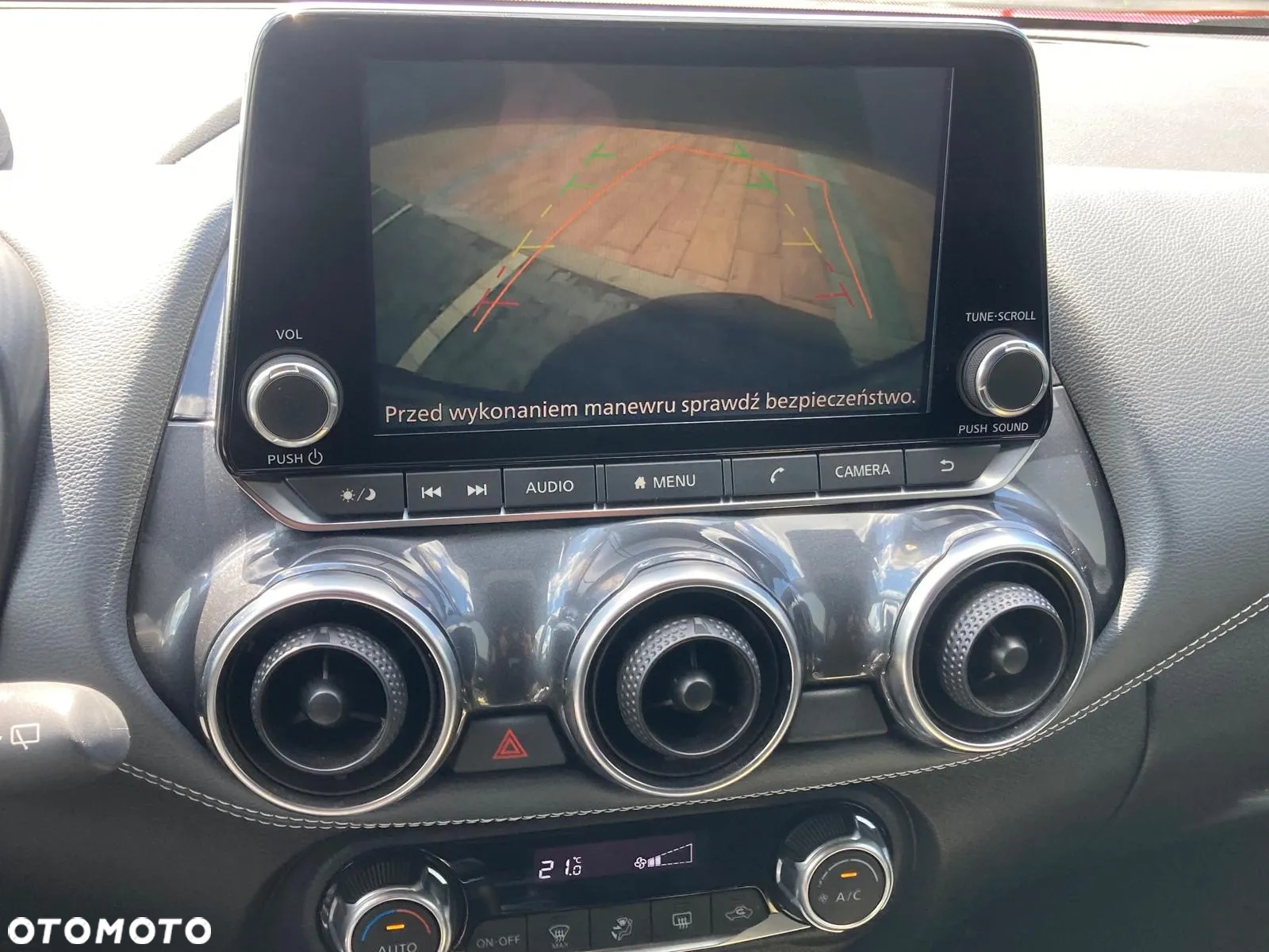 Nissan Juke 1.0 DIG-T N-Connecta - 22
