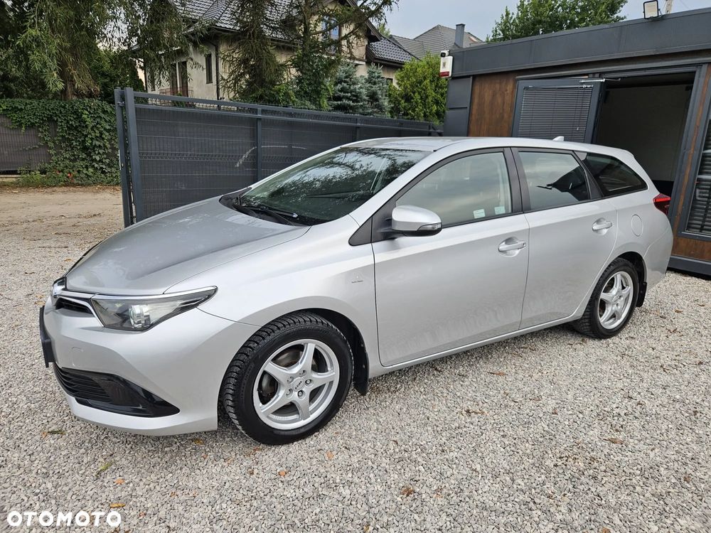 Toyota Auris 1.6 Premium - 4