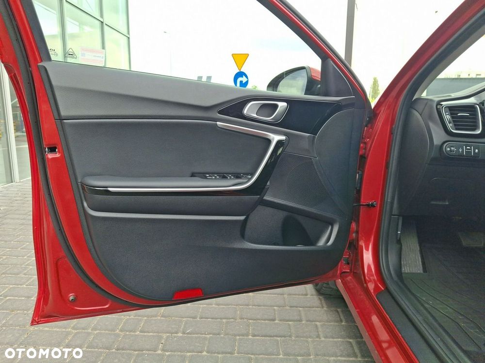 Kia Ceed - 10