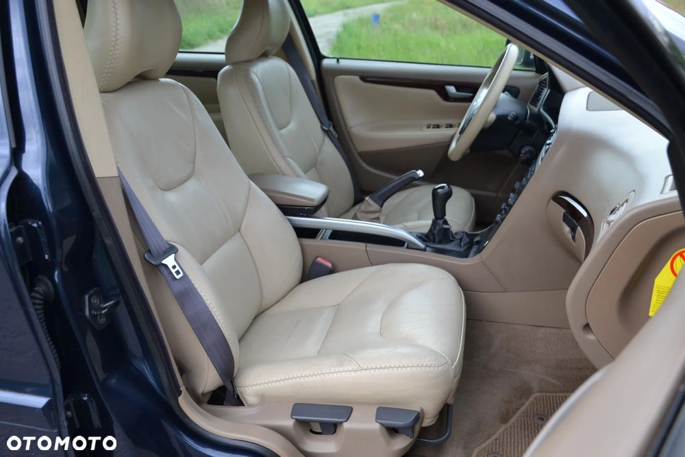 Volvo XC 70 AWD Premium - 28