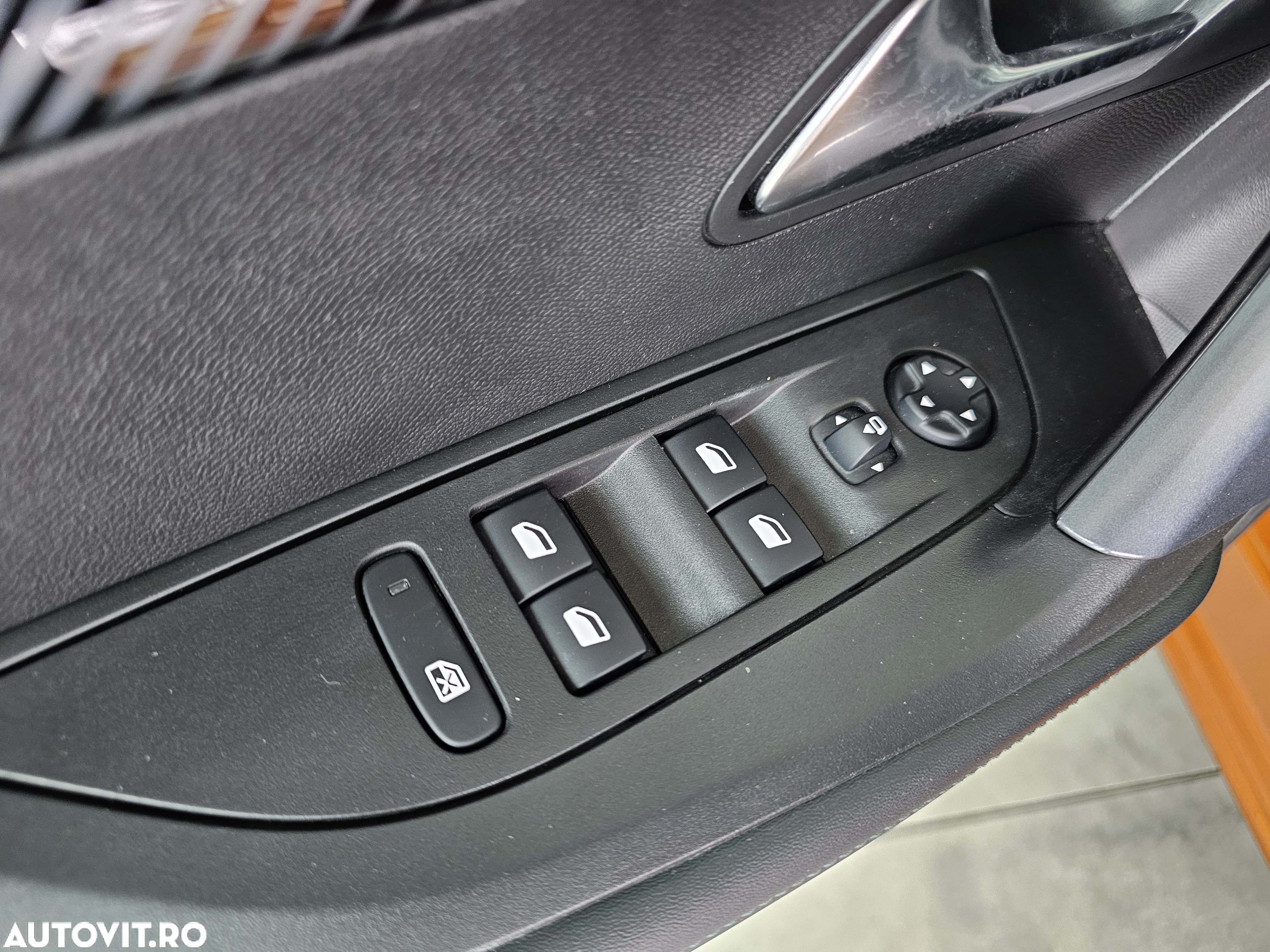 Peugeot 2008 PureTech 130 EAT8 Allure - 24