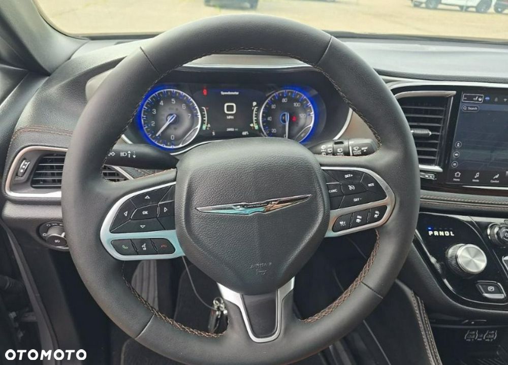 Chrysler Pacifica - 8