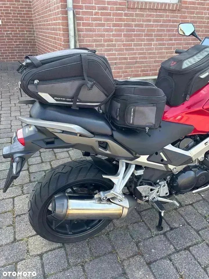 Honda VFR - 12