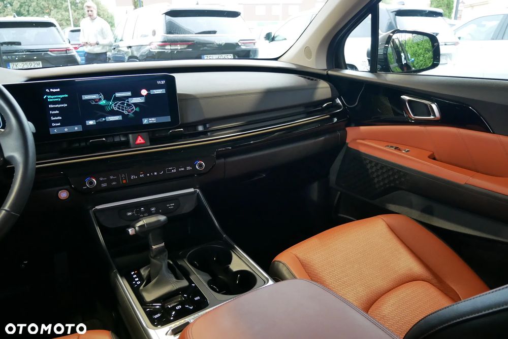 Kia Carnival - 16