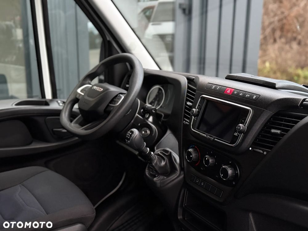 Iveco Daily 35S16 3.0 HPI 160KM / 2021 ROK / Kontener 4,2m + Winda Dhollandia 750KG / ZAREJESTROWANY W PL - 25