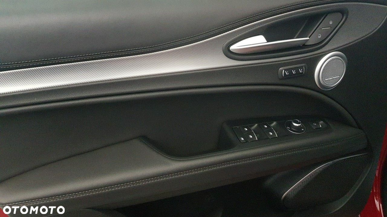 Alfa Romeo Stelvio - 25