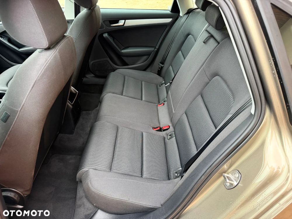 Audi A4 Limousine - 11