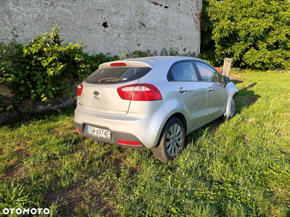 Kia Rio - 4