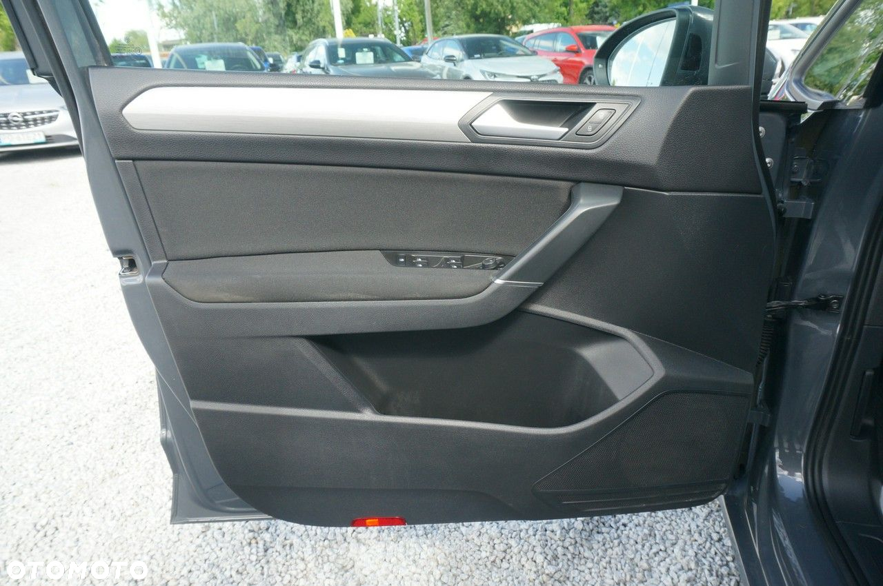 Volkswagen Touran - 19