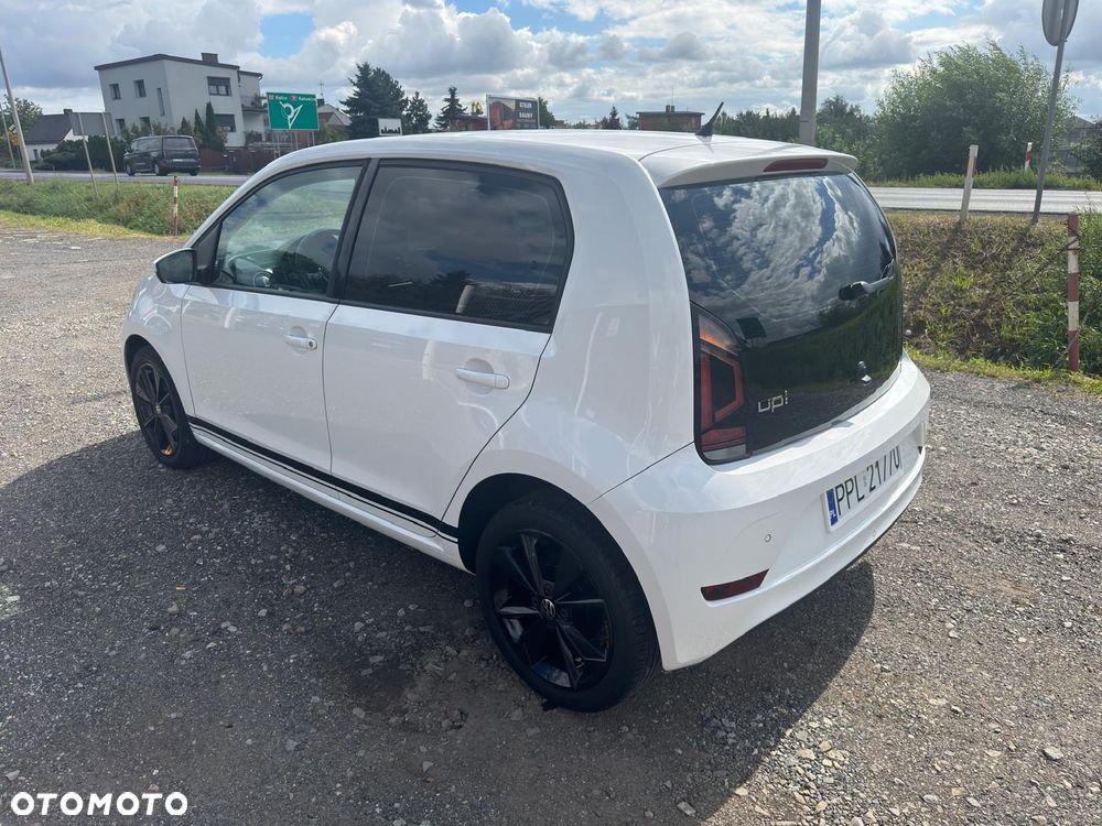 Volkswagen up! ASG cheer - 5