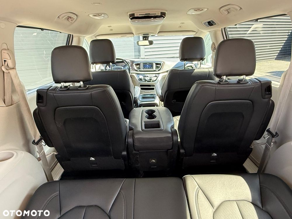 Chrysler Pacifica - 37