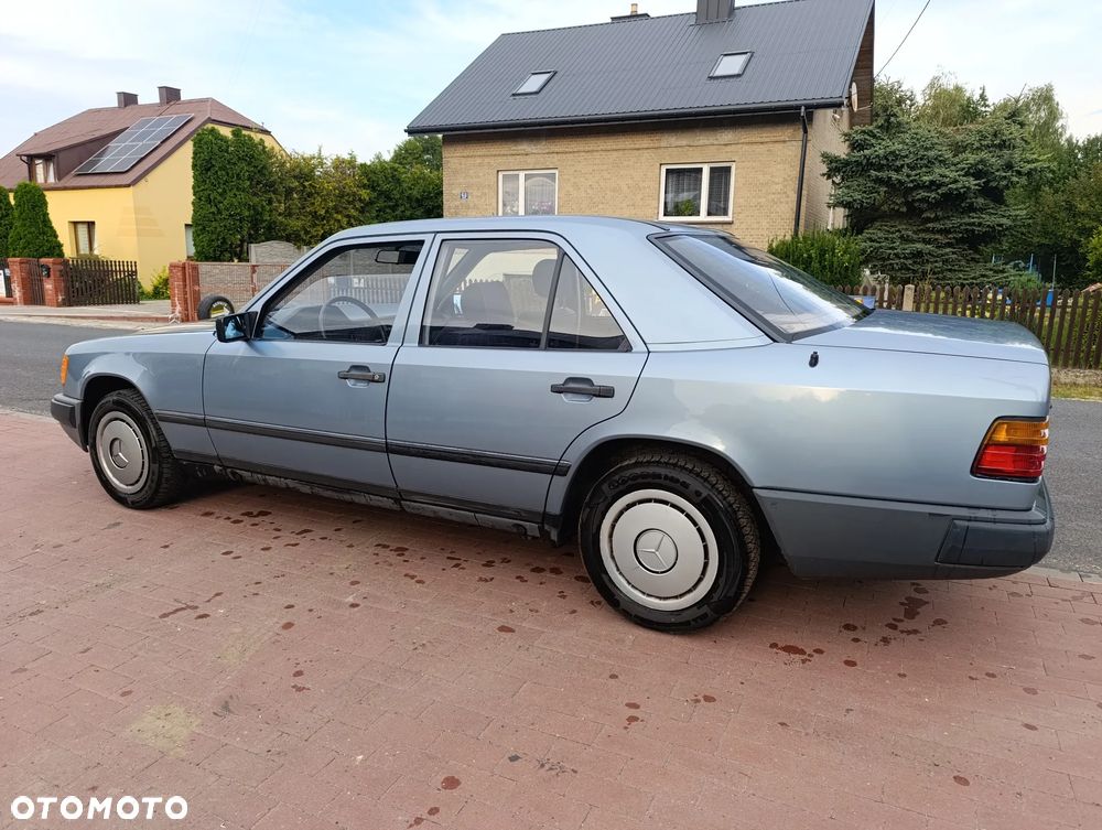 Mercedes-Benz W124 (1984-1993) - 22