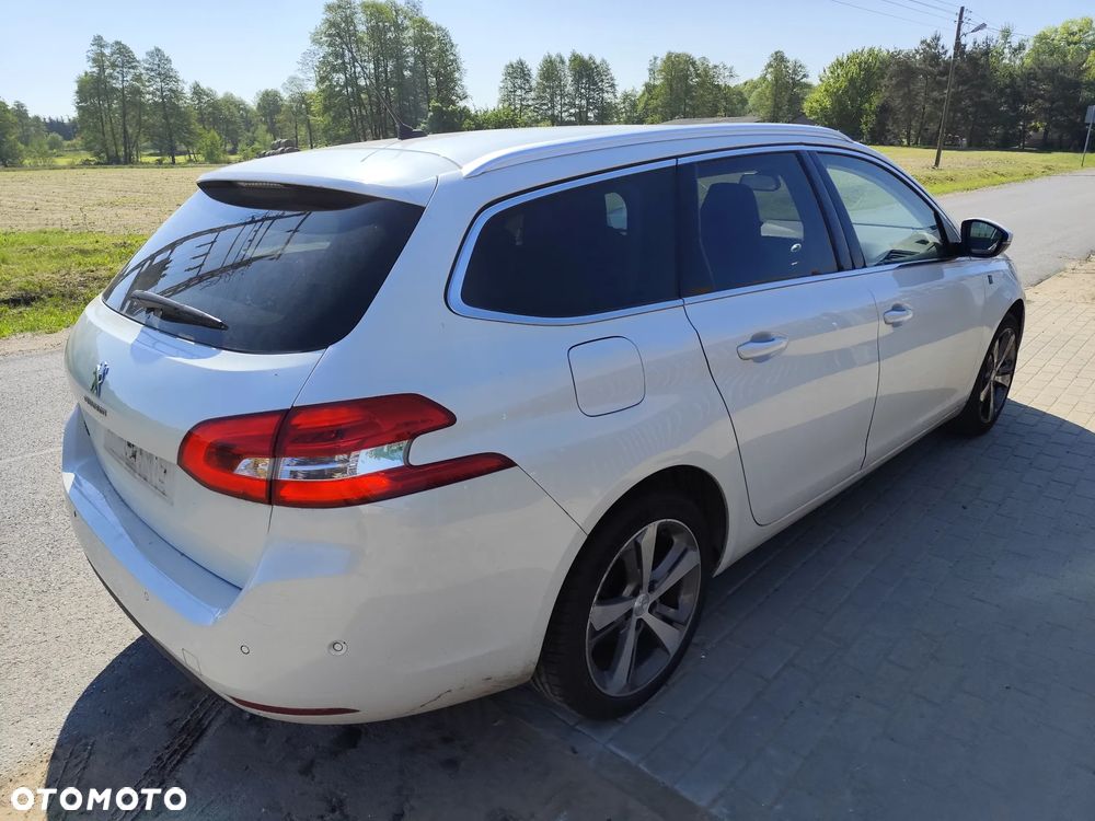 Peugeot 308 1.2 PureTech Allure S&S EAT8 - 2