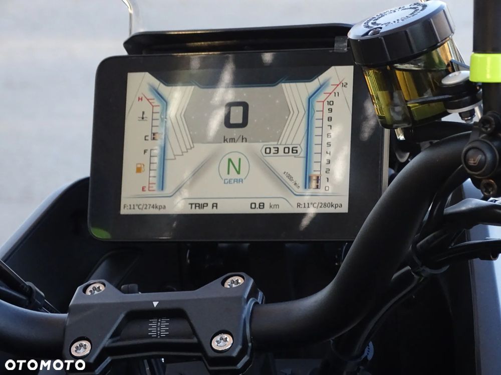 QJMOTOR SVT 650X - 11