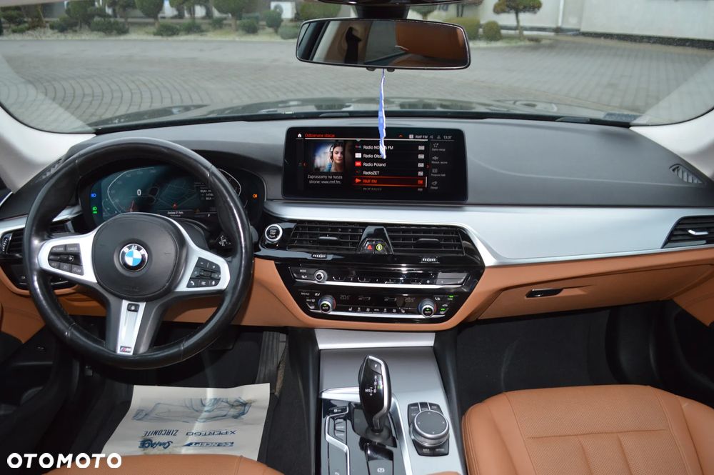 BMW Seria 5 518d Business Edition sport - 13