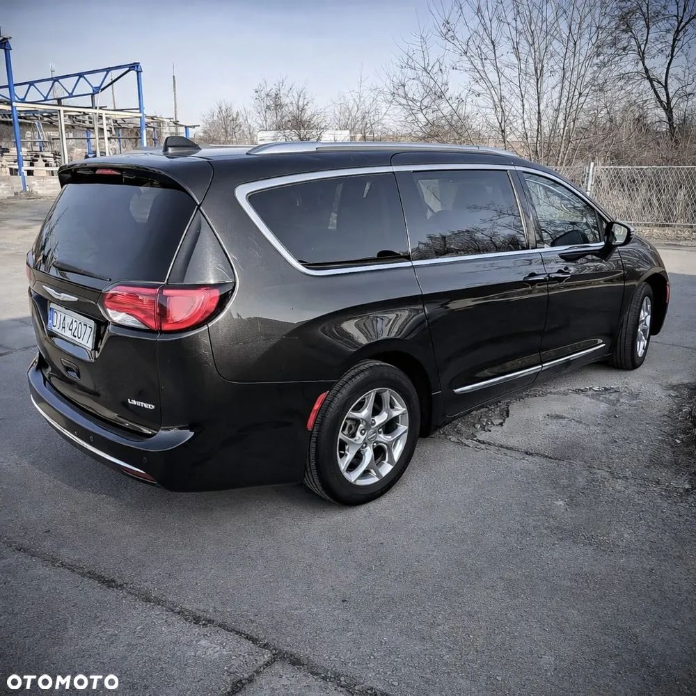 Chrysler Pacifica - 5