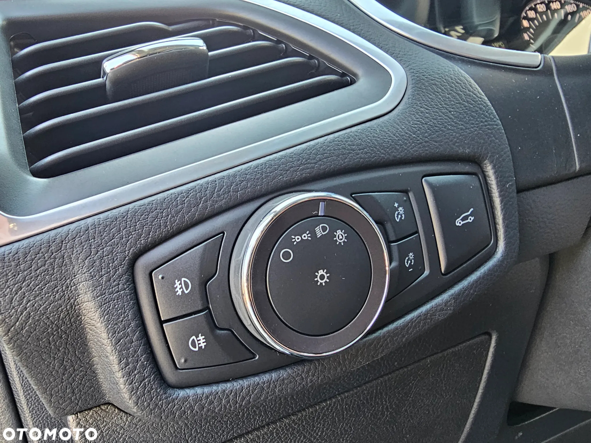 Ford S-Max 2.0 TDCi 4WD Titanium PowerShift - 36