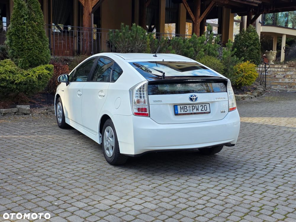 Toyota Prius (Hybrid) - 25