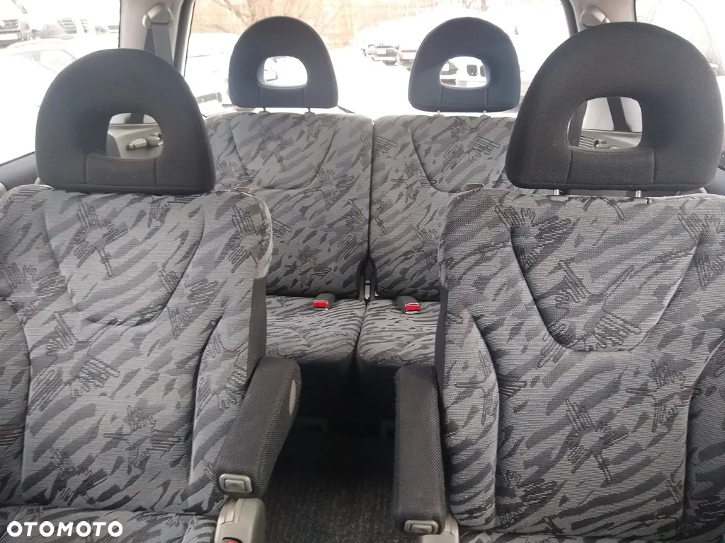 Mitsubishi Space Wagon 2.4 GDI Family - 11