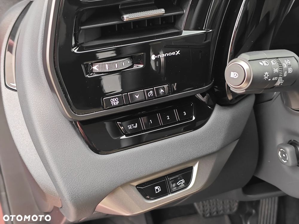 Lexus RX 450h+ Omotenashi - 30