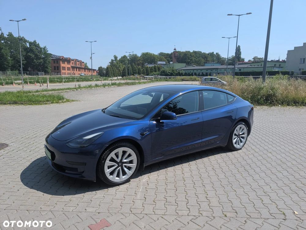 Tesla Model 3 - 1