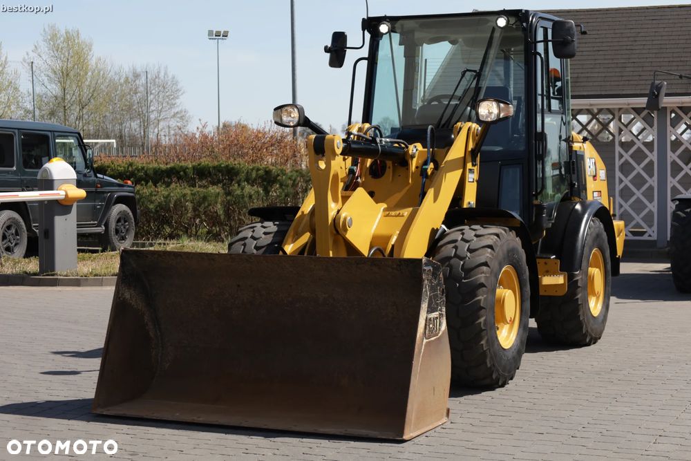Caterpillar CAT 906M - 9