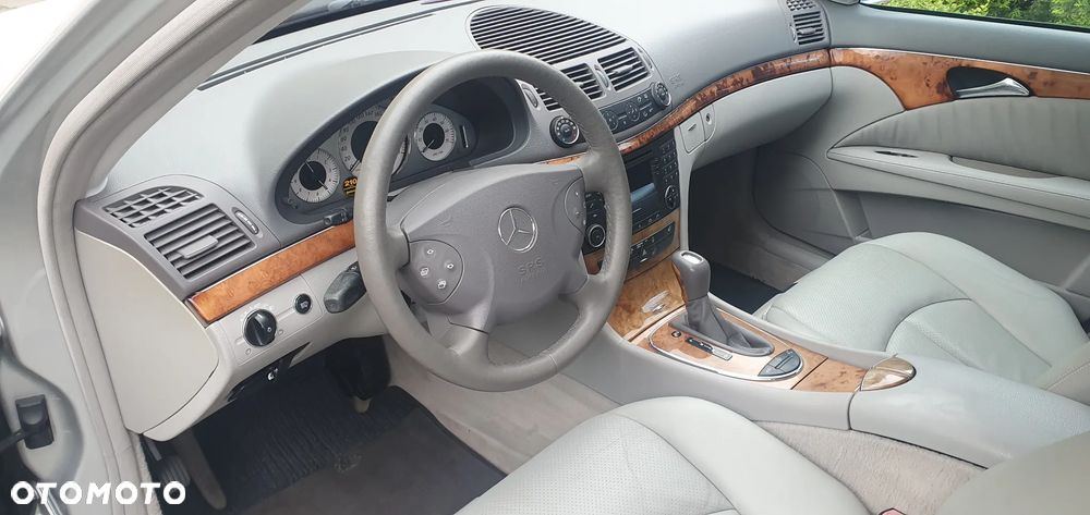 Mercedes-Benz Klasa E - 33