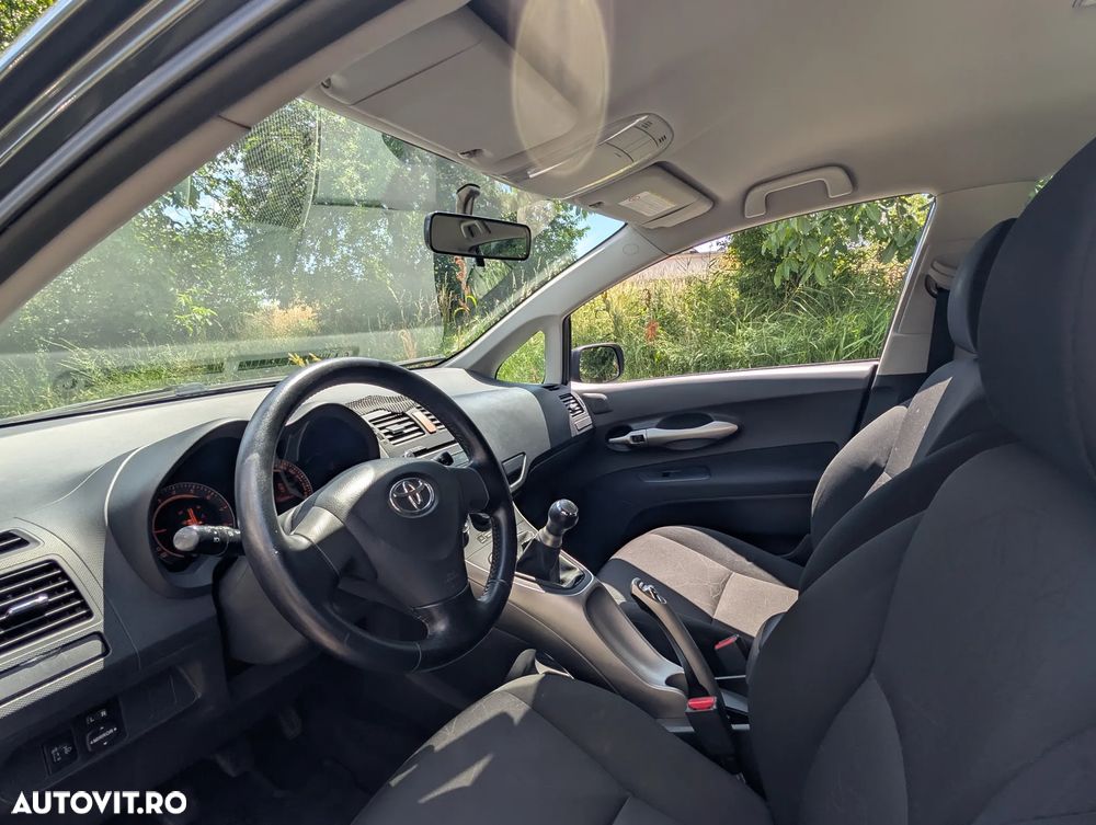 Toyota Auris 1.4 Terra - 7