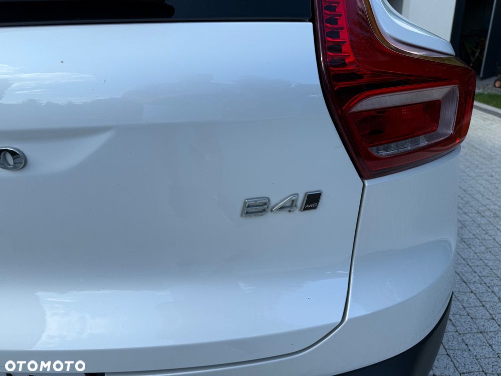 Volvo XC 40 B4 B AWD R-Design - 4