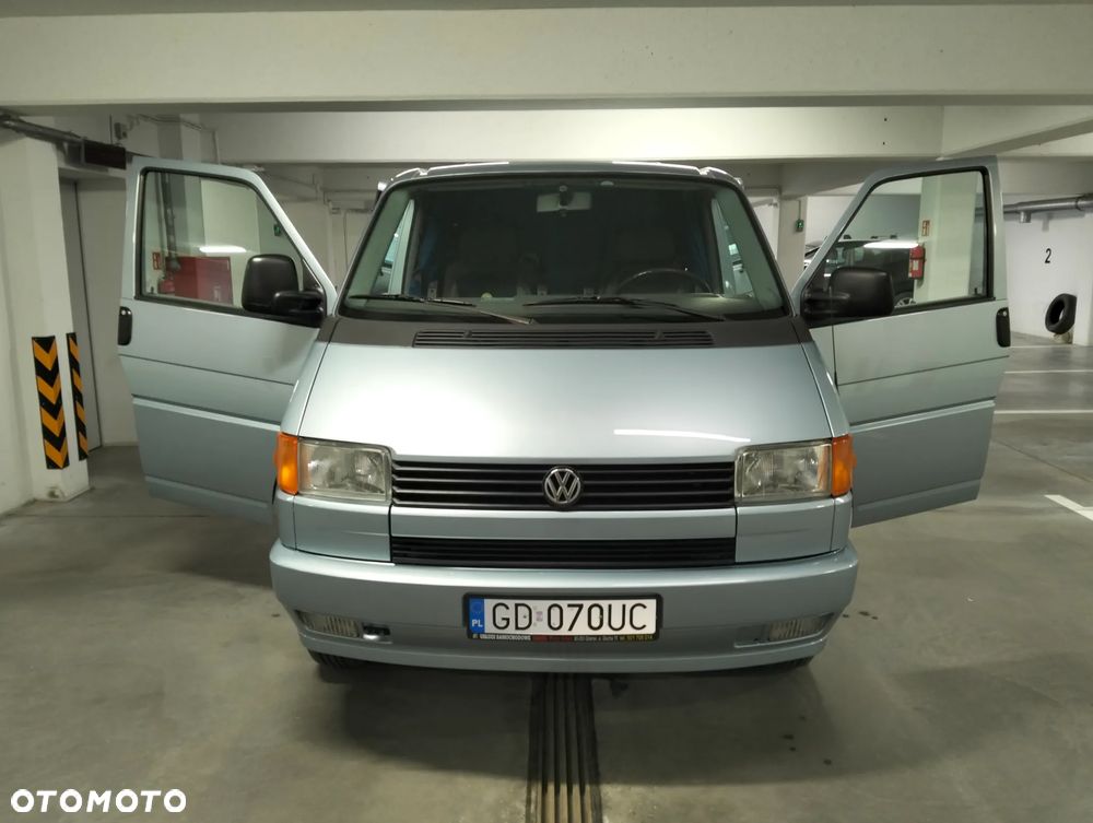 Volkswagen Caravelle - 9