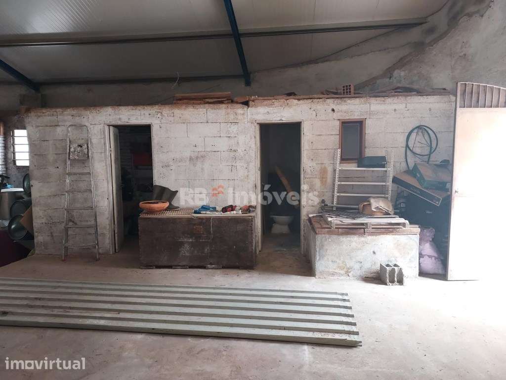 Barracão c/ projeto para moradia - Vila do Paço, Torres Novas - Grande imagem: 2/17