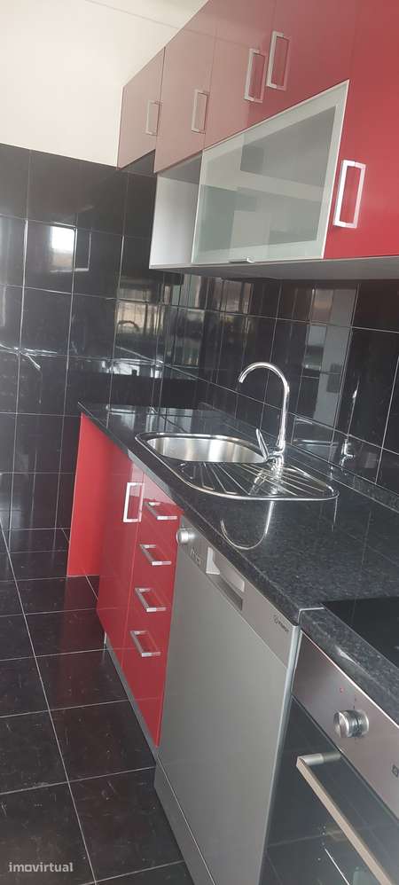 Apartamento T2 com varanda, ar condicionado e elevador - Grande imagem: 3/14