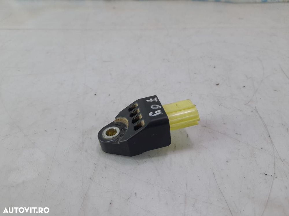 Senzor impact 89831-42010 Toyota RAV4 3 (XA30) [2005 - 2010] 2.2 d-4d - 1