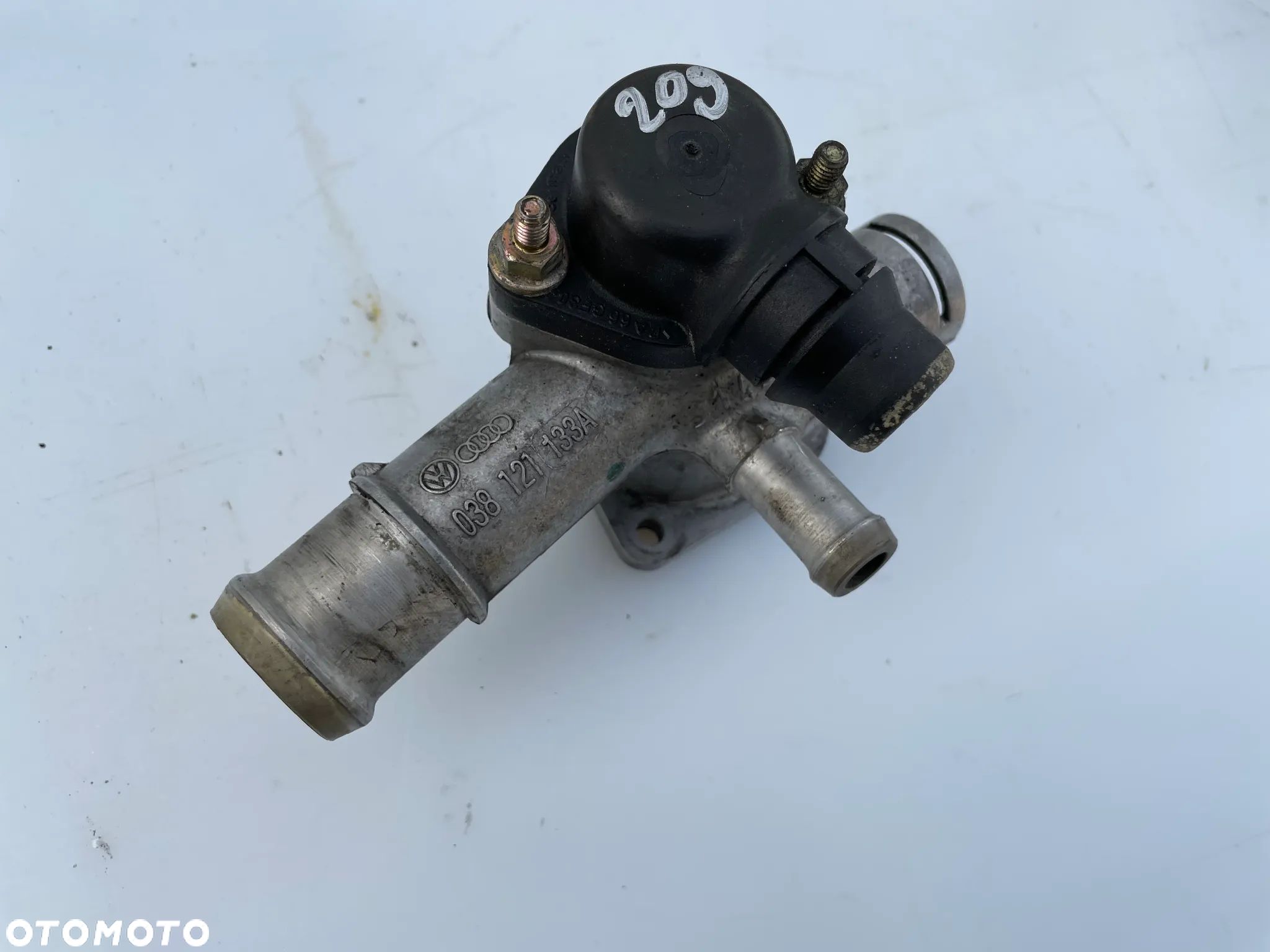 króciec wody vw audi 038121133A 038121144A - 1