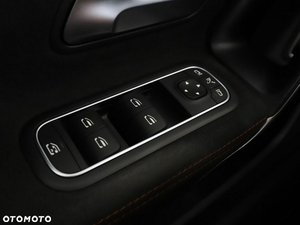 Mercedes-Benz CLA 250 e PHEV AMG Line 8G-DCT - 36