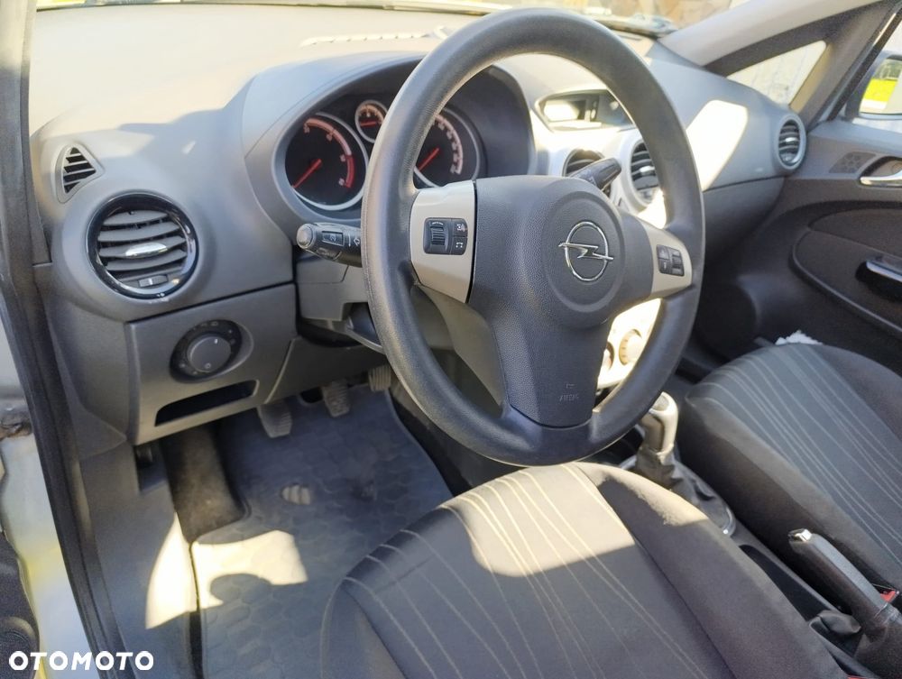 Opel Corsa 1.4 16V Innovation - 2