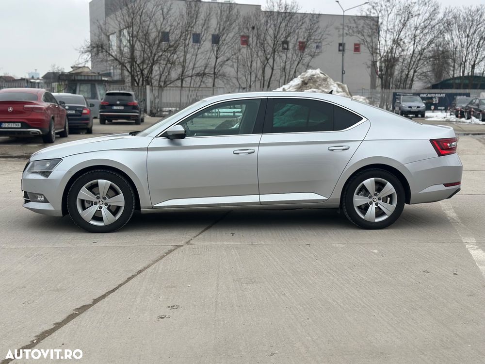 Skoda Superb 2.0 TDI DSG Style - 6