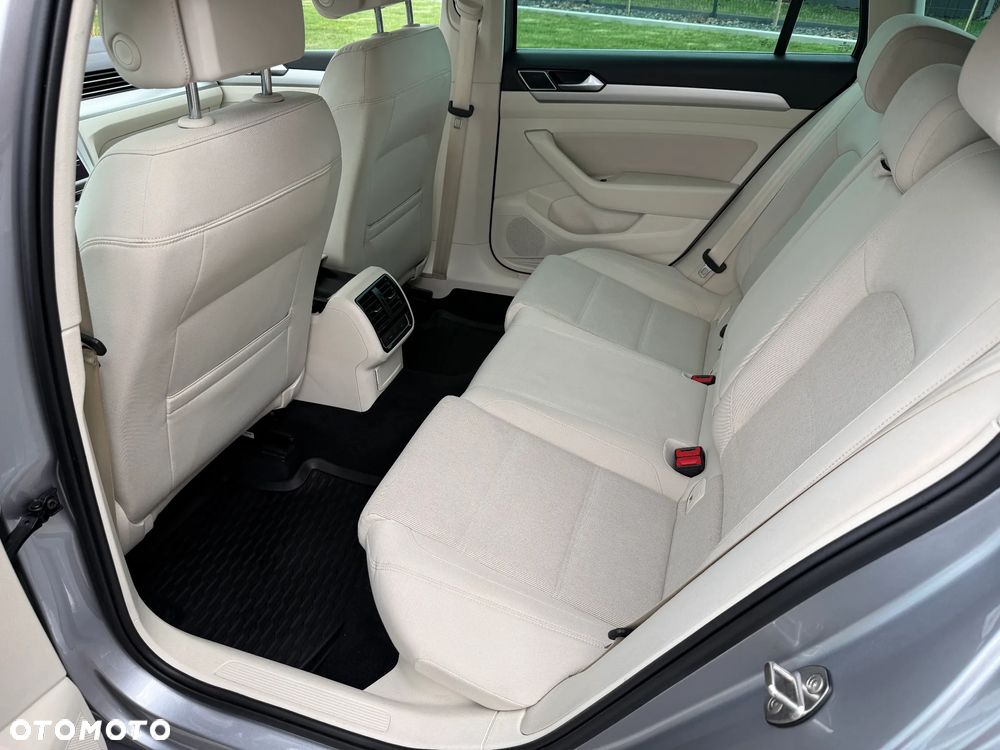 Volkswagen Passat 2.0 TDI (BlueMotion Technology) DSG Highline - 35