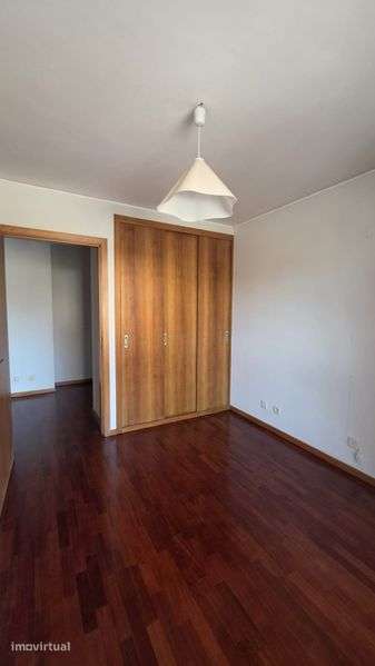 Aluga-se apartamento T1 localizado perto do Hospital de São João. - Grande imagem: 5/9