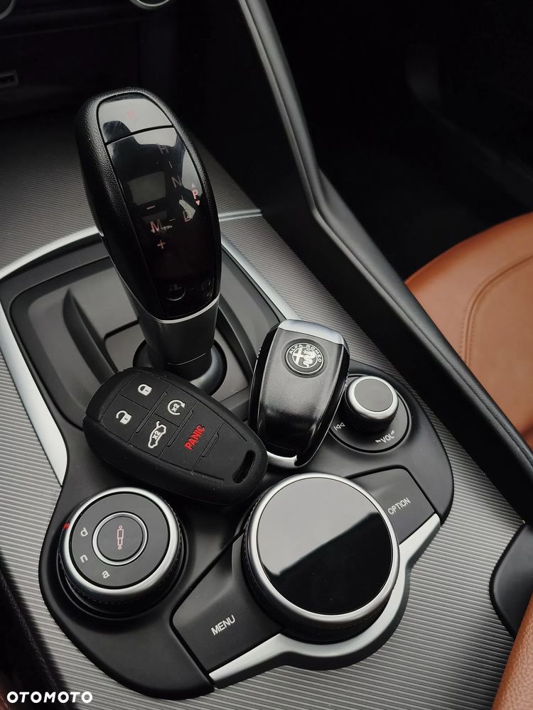 Alfa Romeo Giulia 2.0 Turbo 16V AT8-Q4 Competizione - 10