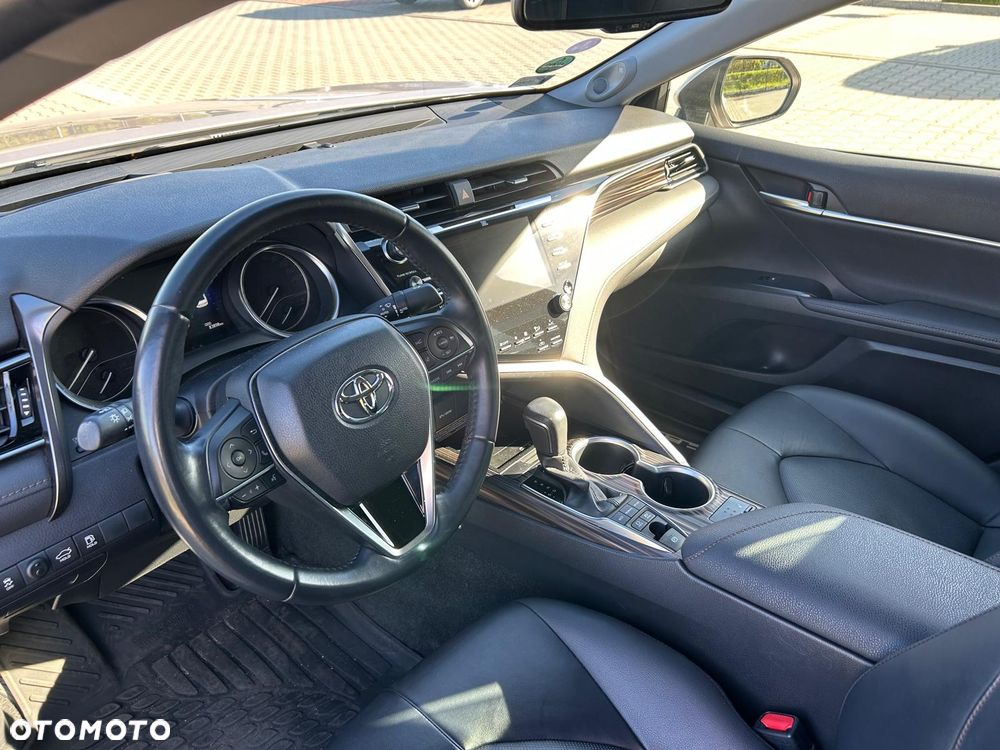 Toyota Camry - 4