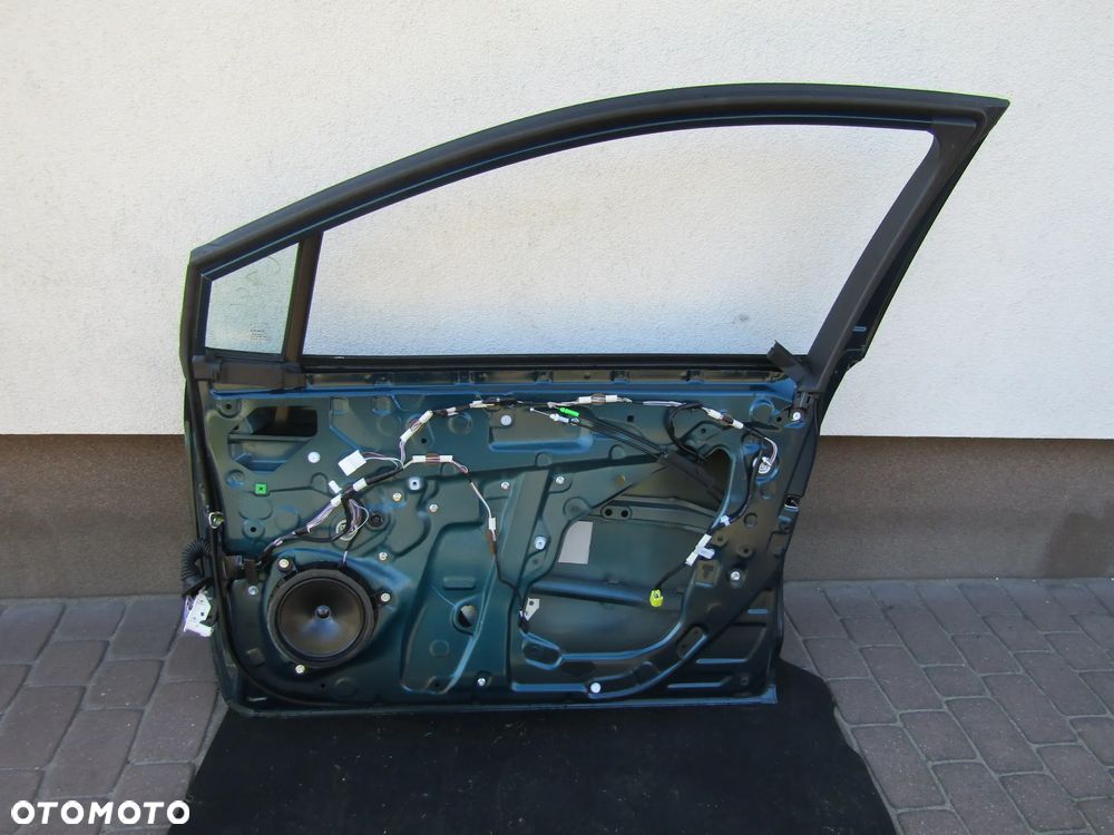 DRZWI  PRZÓD PRAWY TOYOTA COROLLA E21 19 25R  785 - 3