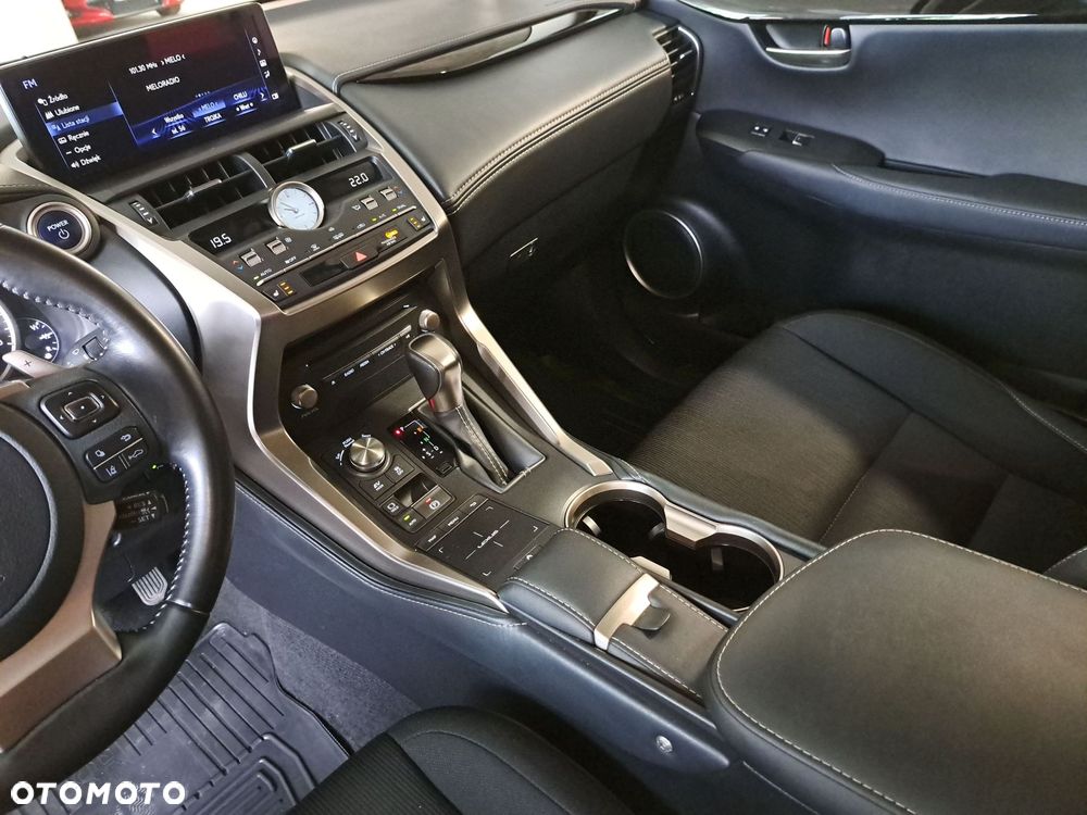 Lexus NX 300h Business Edition AWD - 30