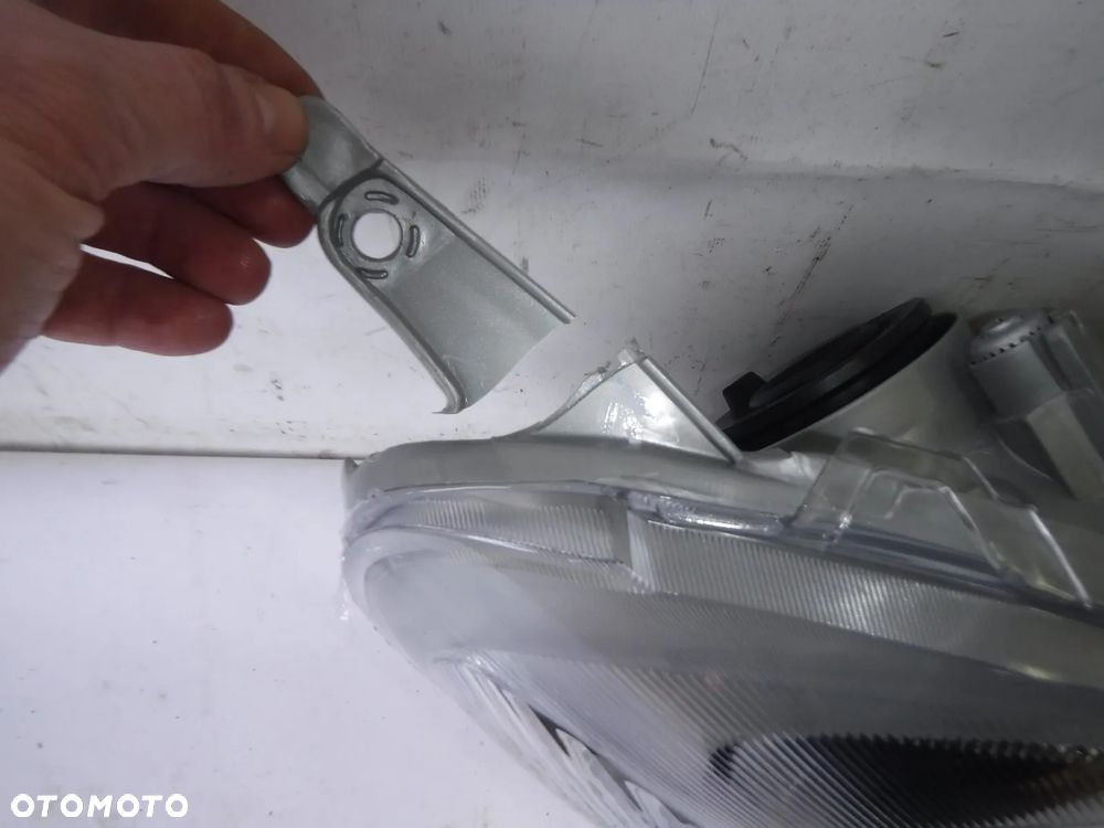 toyota yaris 1 lampa przód prawa przednia nowa - 3