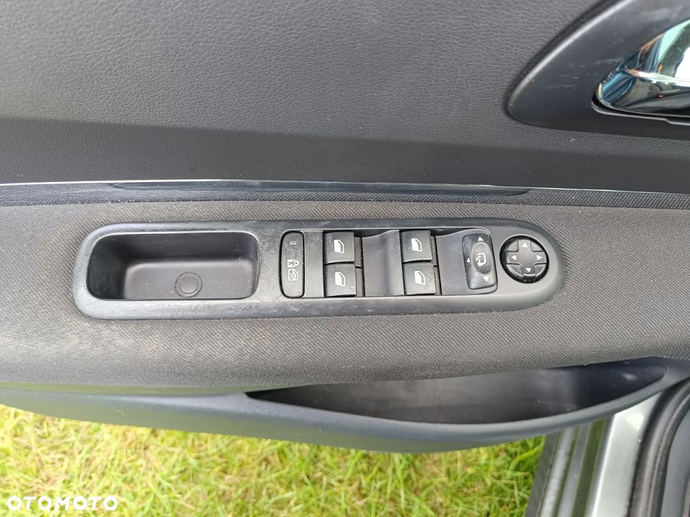 Peugeot 3008 1.6 THP Style - 19