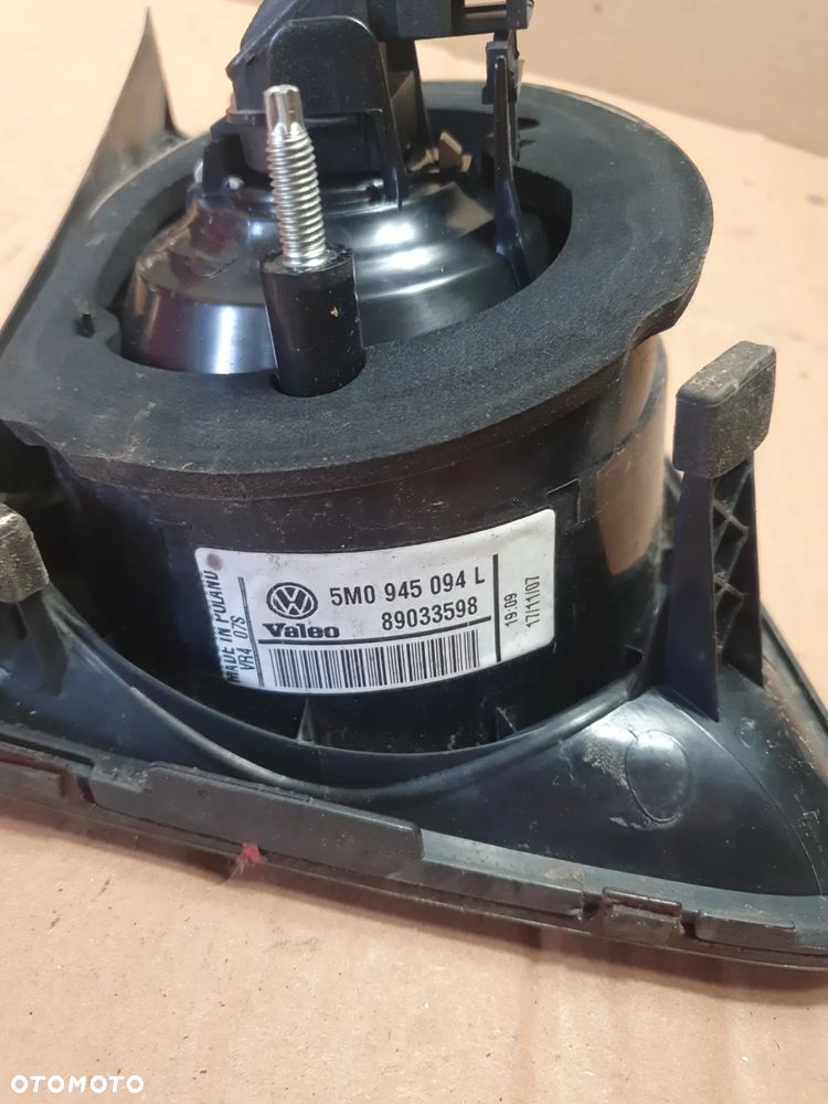 # LAMPA LEWY TYŁ W KLAPĘ VW GOLF PLUS nr 5M0945094L - 5