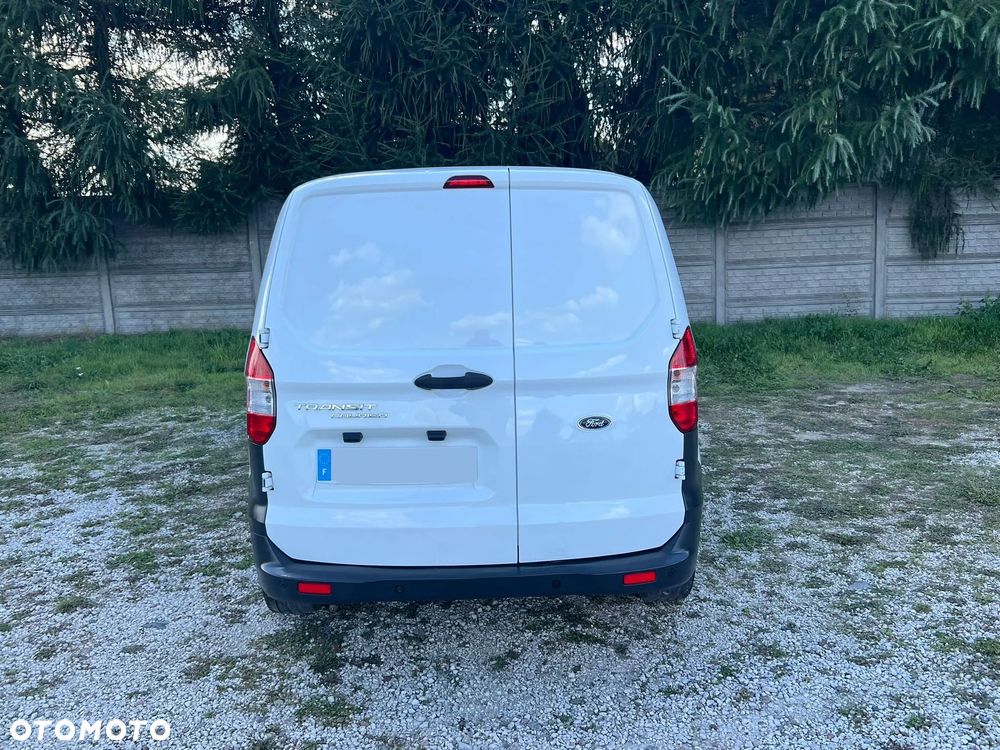 Ford Transit Courier - 8
