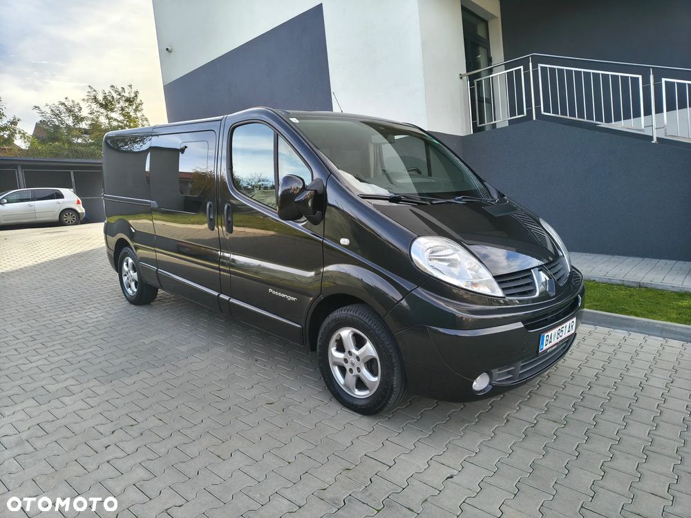 Renault Trafic Grand Passenger Black Edition - 1